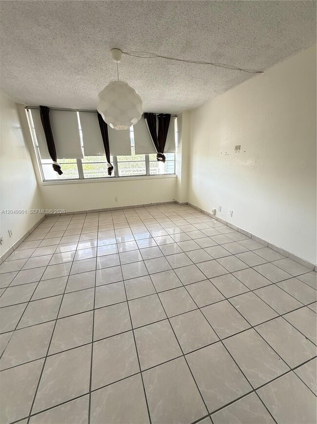 Building Photo - 2025 NE 164th St
