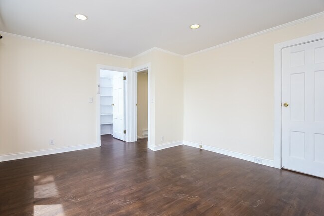 Building Photo - 50 Greenacres Ave