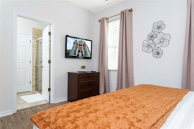 Building Photo - 650 Las Fuentes Dr