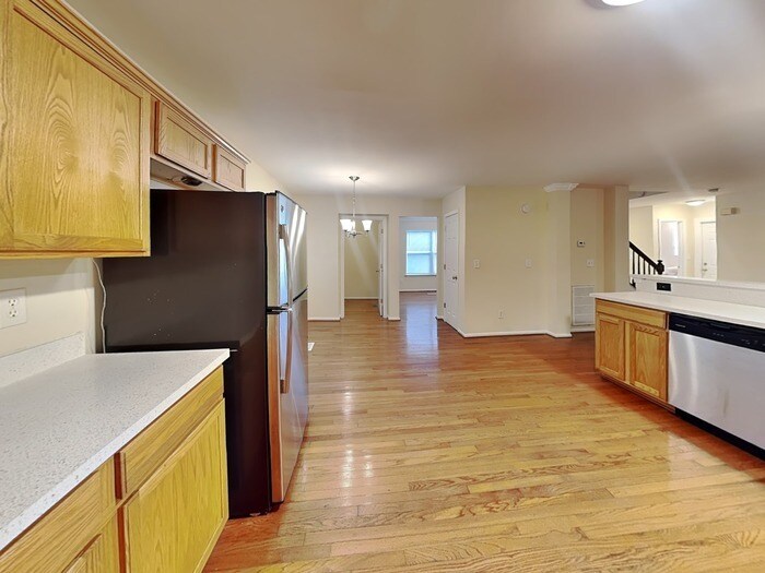 Building Photo - 6265 Branch Hill Cir