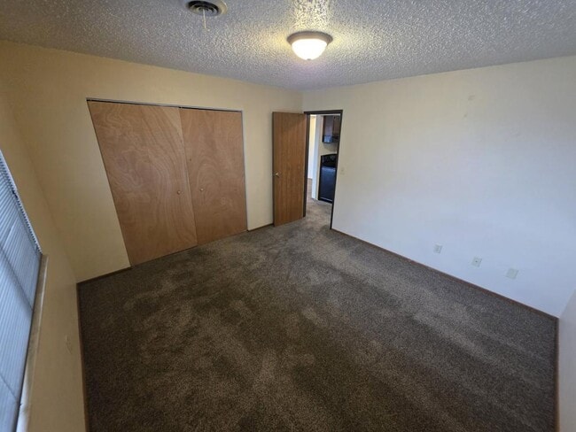 Building Photo - 1727 N Grandview Ln