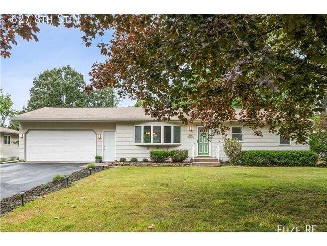 Primary Photo - 627 8th St N