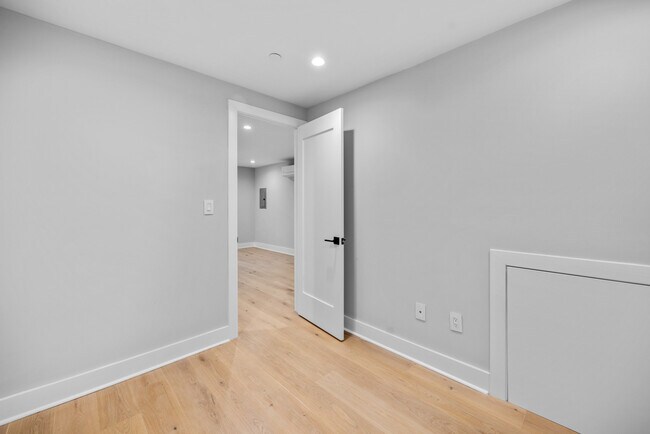 Building Photo - 429 Quincy St NW