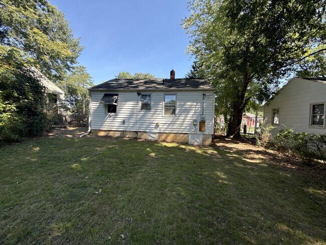 Building Photo - 1821 Gatewood Ave