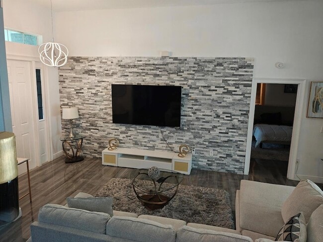 Building Photo - 376 SW Tulip Blvd