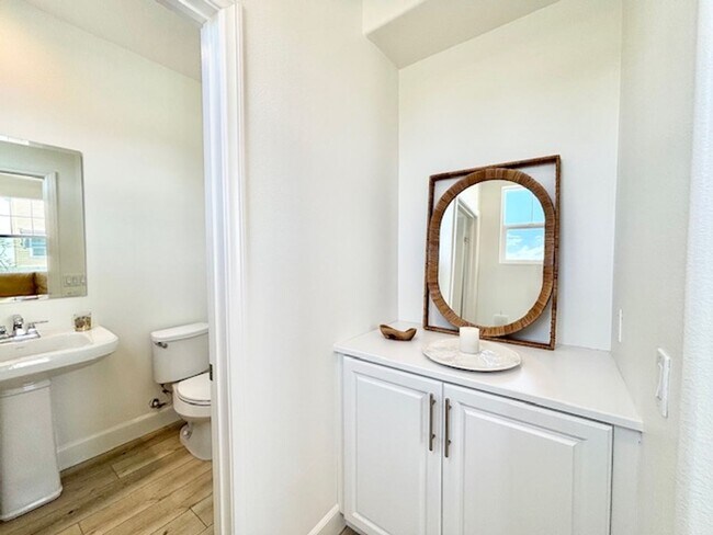 Building Photo - 4 Bedroom + 3.5 Bathroom Townhome | The Westerlies | Unfurnished