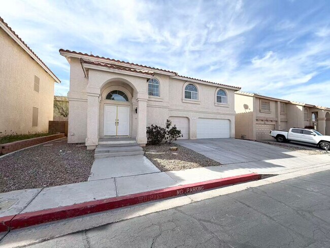 Building Photo - Beautifully renovated and move-in ready home located in the heart of Green Valley