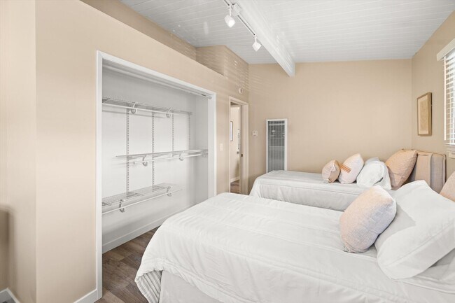 Building Photo - Leadbetter Lofts