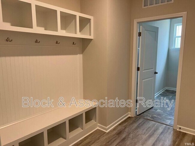 Building Photo - 248 Streamliner Blvd