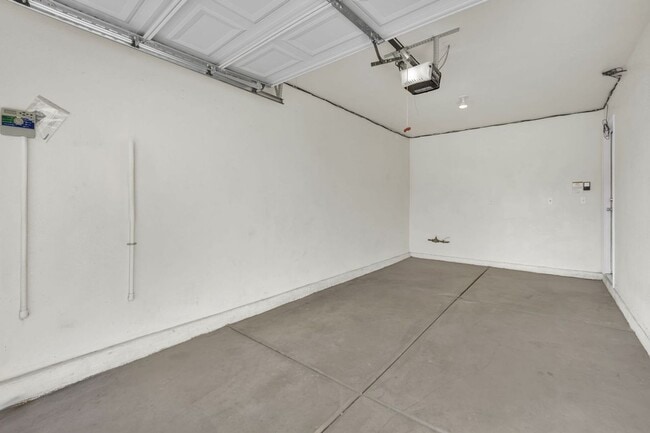 Building Photo - Cute 3 bedroom 1 car garage 2 story home!