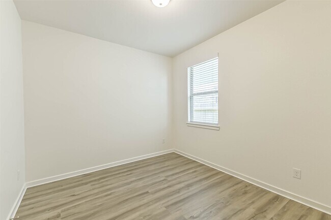 Building Photo - 9115 Brixham Dr