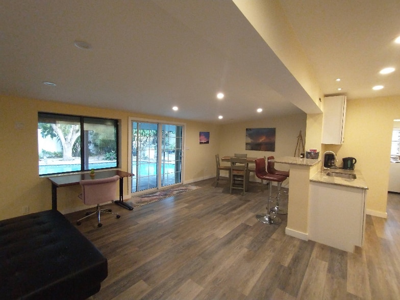 Building Photo - 1865 Washington Ave