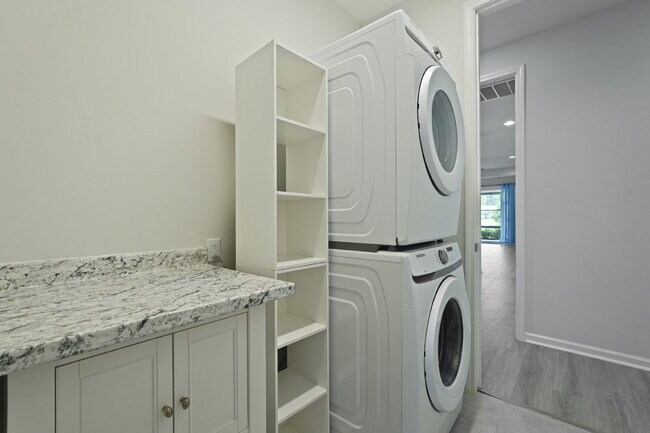 Building Photo - "Charming 2-Bedroom Retreat with 2 Baths and Den - 1558 Sq. Ft. of Comfort in Latitude Margaritav...