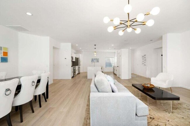 Building Photo - 836 Mira Grande