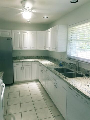 Building Photo - 181 NE Wavecrest Way