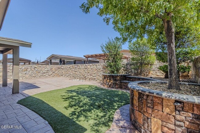 Building Photo - 3824 Loma Brisa Dr