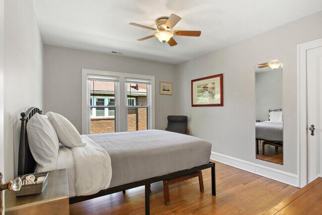 Building Photo - 915 W Pacific Ave