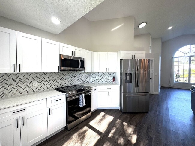 Building Photo - 402 Lark Ct