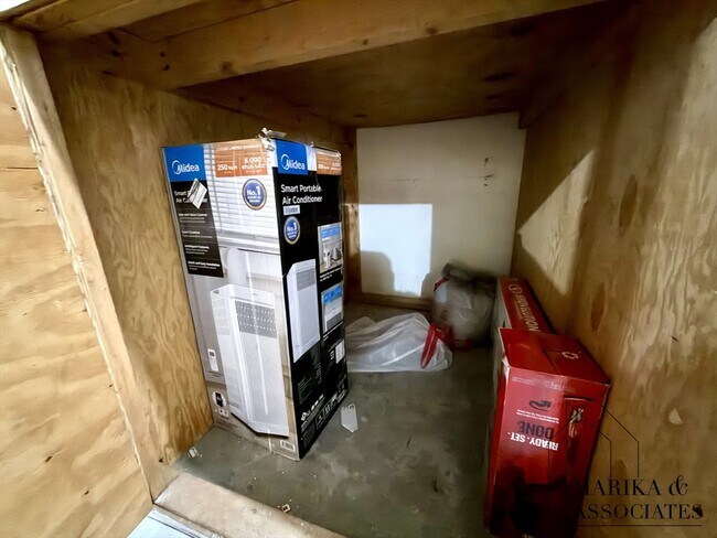 Building Photo - 205 Kent St