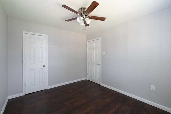 Building Photo - Beautiful 2 bed 1 bath just minutes from downtown, UH, and the medical center