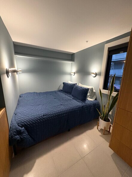 Queen bed alcove with built in storage - 12 Maple Ave