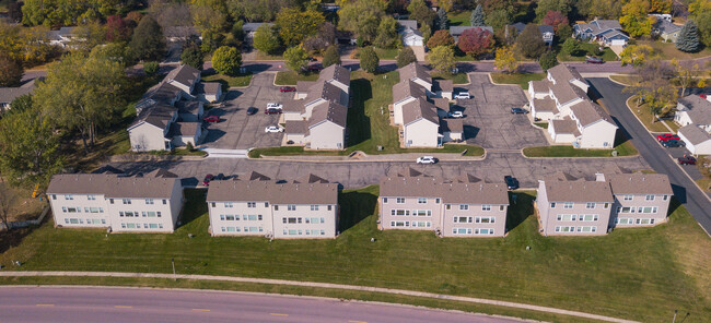 Building Photo - 610 N Aspen Ct