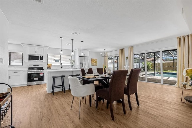 Building Photo - Charming 3-Bedroom Home with Large Fenced ...