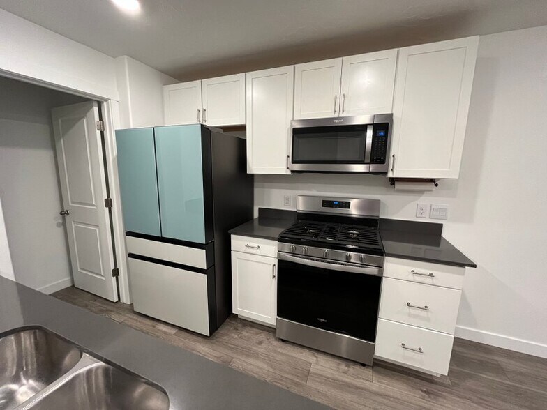 Building Photo - 3757 Cold Spring Dr