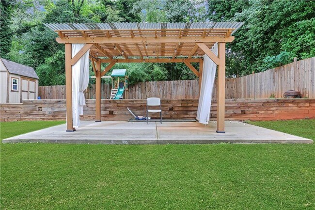 Building Photo - 3436 Pinehill Dr