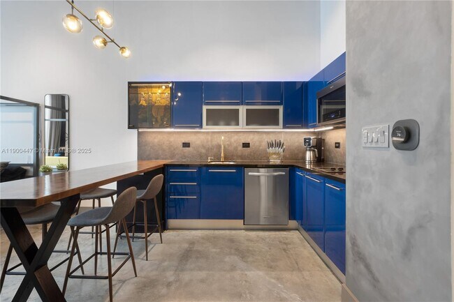 Building Photo - 253 NE 2nd St