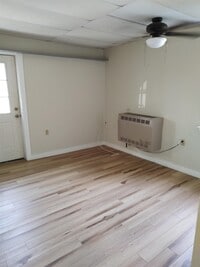 Building Photo - 10 Oak Hill St