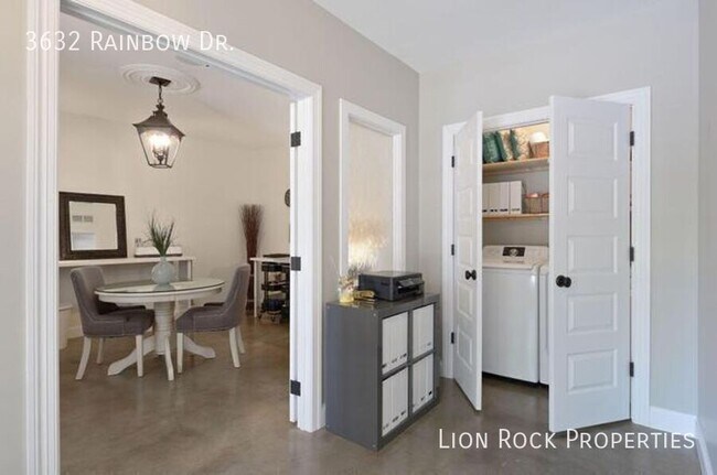 Building Photo - 3632 Rainbow Dr