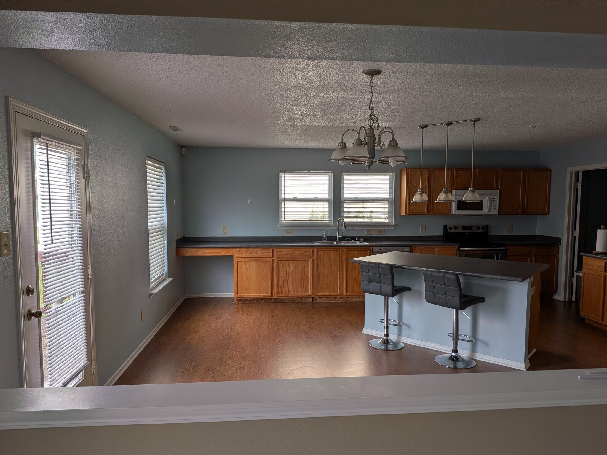 Building Photo - 10418 Memorial Knoll Dr