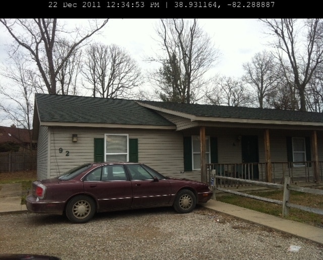 Building Photo - 19 Hawthorne Ln