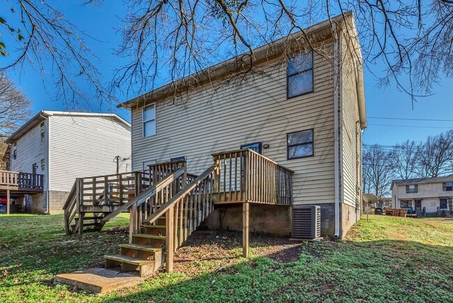 Building Photo - Two Bedroom Duplex near Trinity Hills in Nashville!