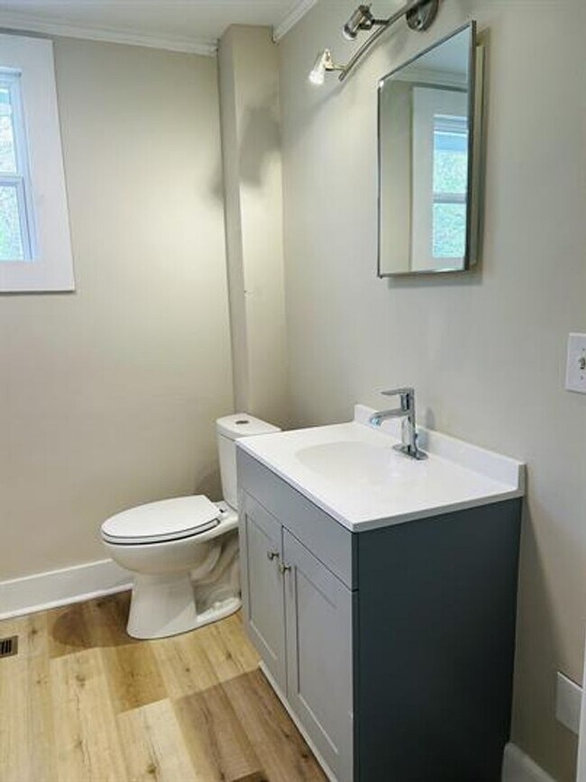 Building Photo - 3/2 Available Now!