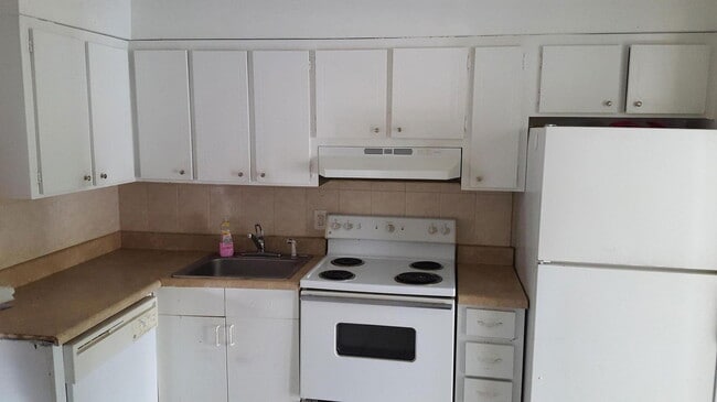 Building Photo - 4114 NW 79th Ave