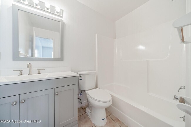 Building Photo - 422 Thor Ave SE