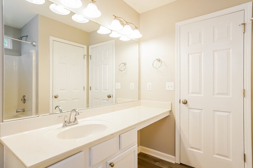 Building Photo - 7624 Brighton Village Dr