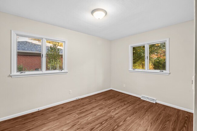 Building Photo - 3735 Heatherdowns Blvd