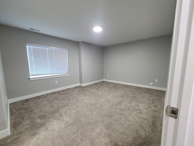 Building Photo - 6511 Indigo Dr