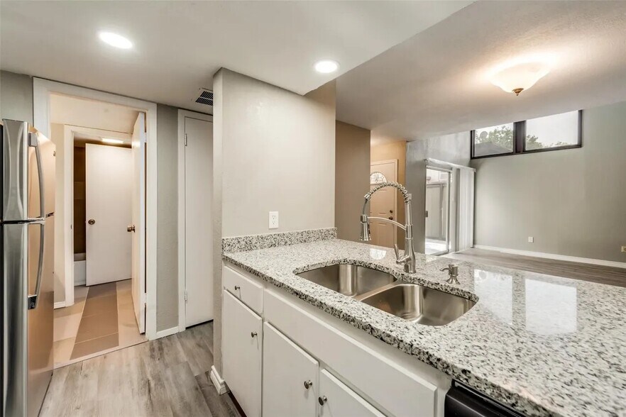 Building Photo - 4629 Country Creek Dr