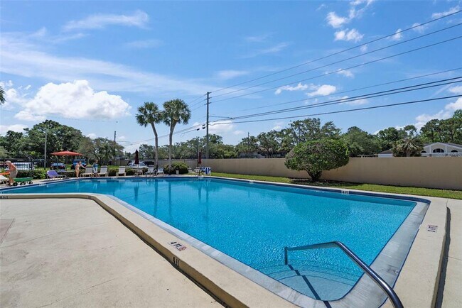 Building Photo - 2693 Sabal Springs Cir