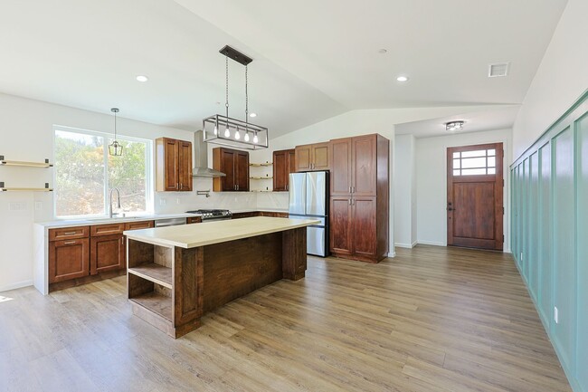 Building Photo - 4 Bedroom VIEW Home in Escondido built in 2023