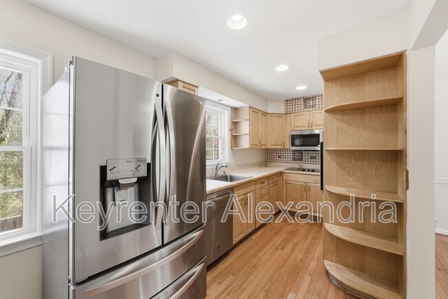Building Photo - 8239 Dr Craik Ct