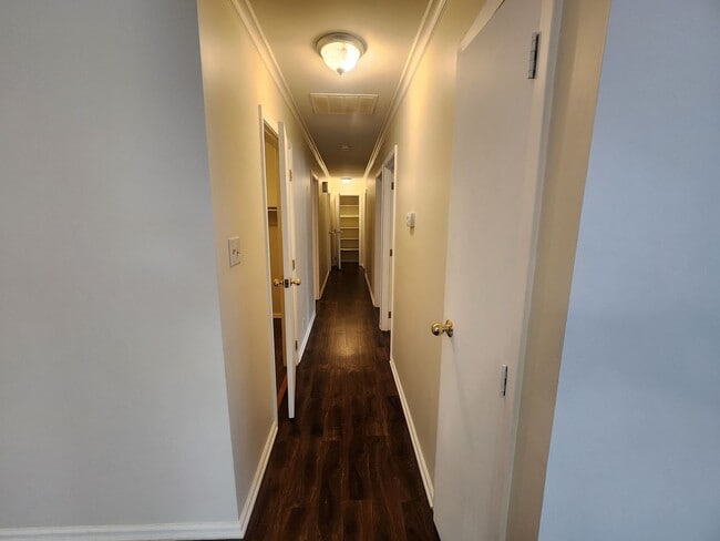 Building Photo - 112 Southglen Rd