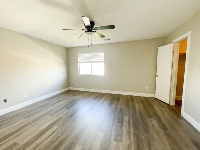 Building Photo - 11913 Longwood Garden Way