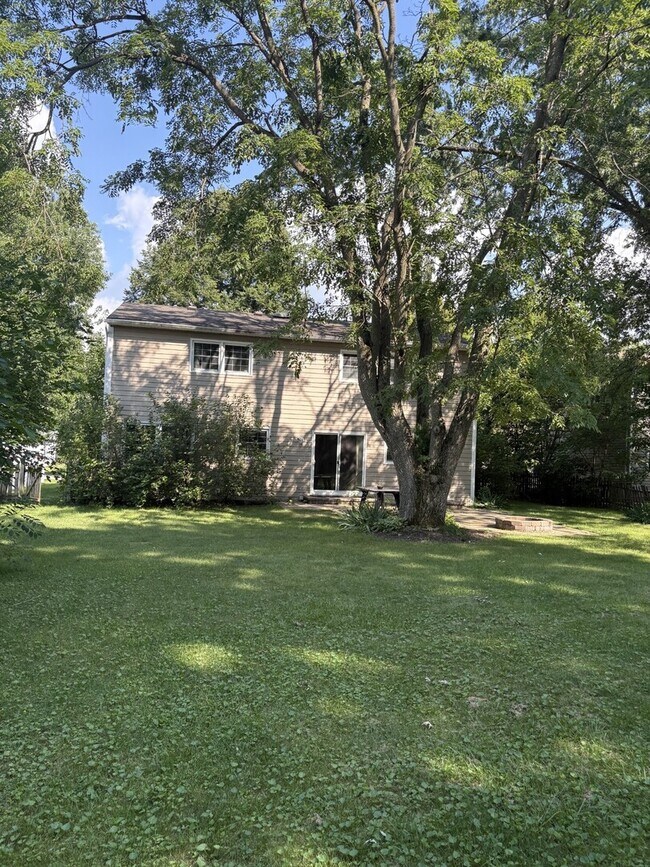 Building Photo - 1613 Clyde Dr