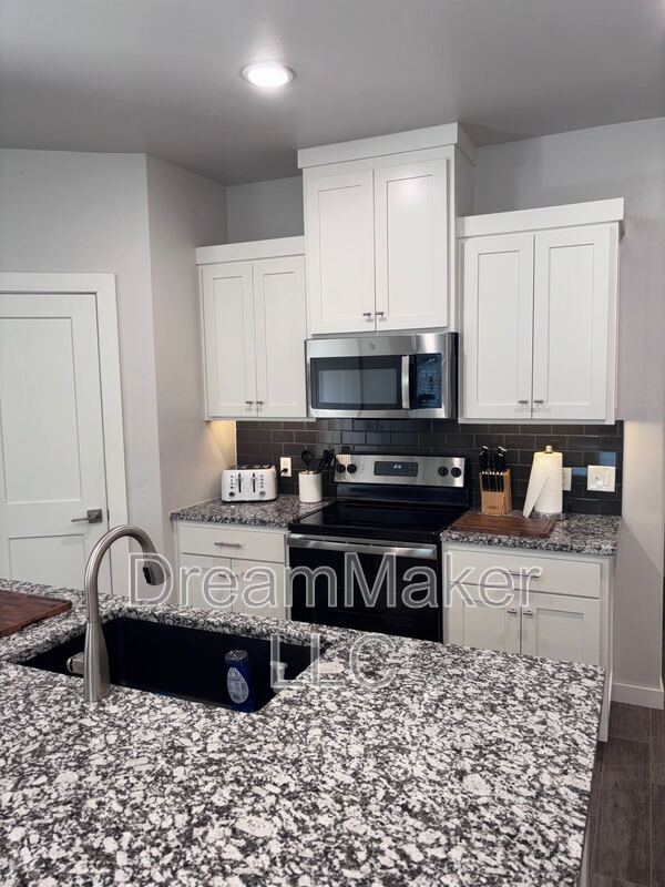 Building Photo - 2819 Clifton Ter