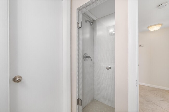 Building Photo - 4500 N Flagler Dr